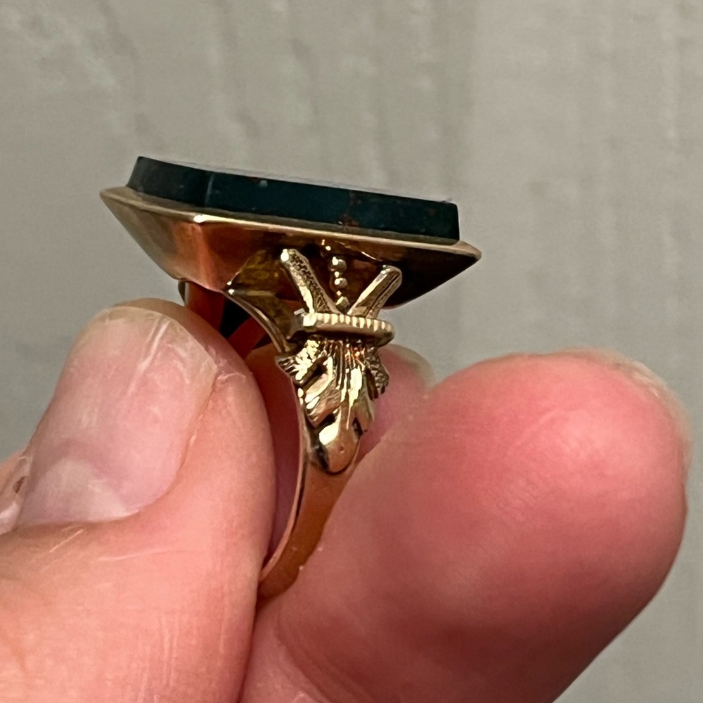 Antique 10K Gold Bloodstone Tablet Signet Ring- 5.5 size & 4.84 Grams - Picture 7 of 12